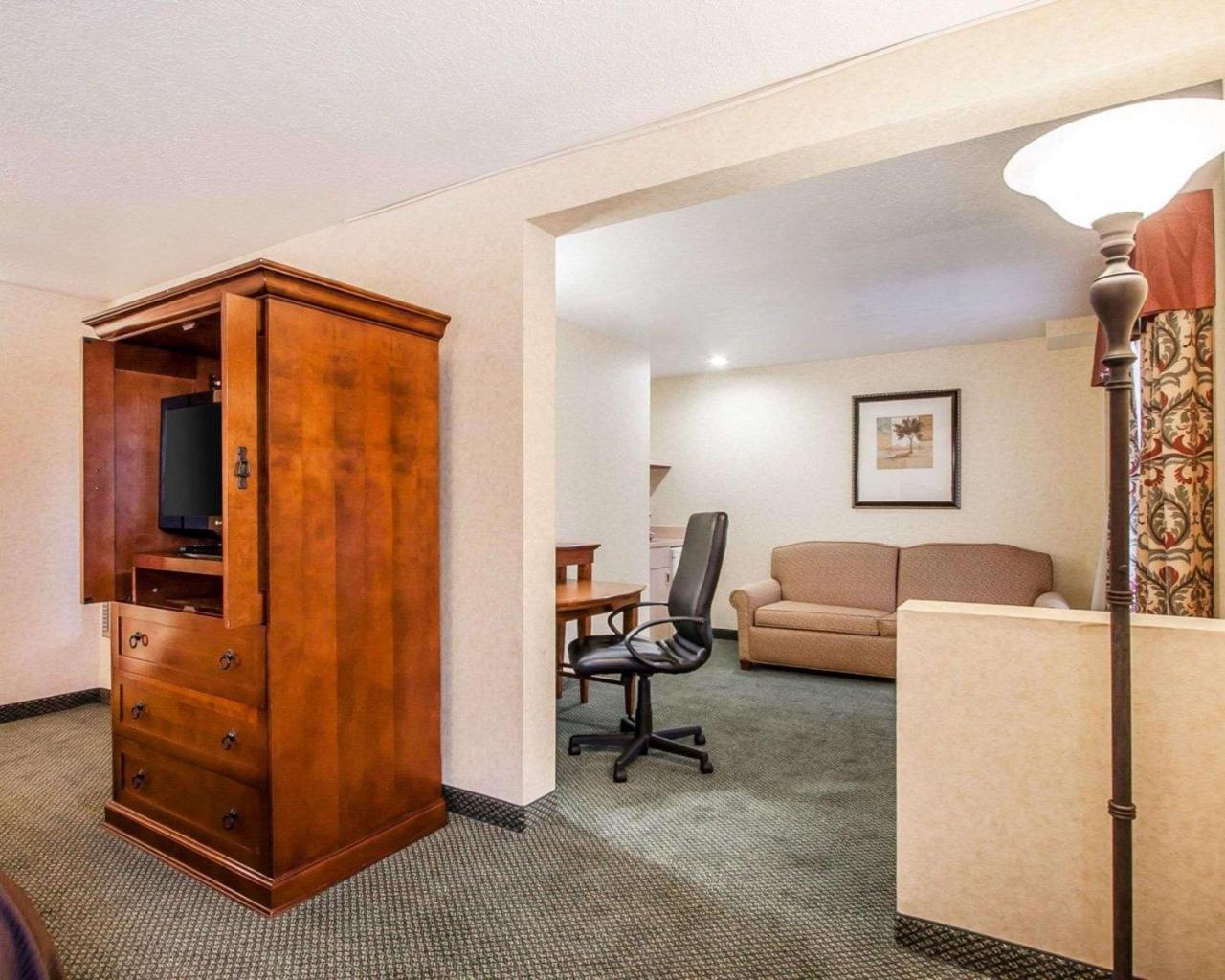 Comfort Inn Conference Center Hillsboro Exteriér fotografie