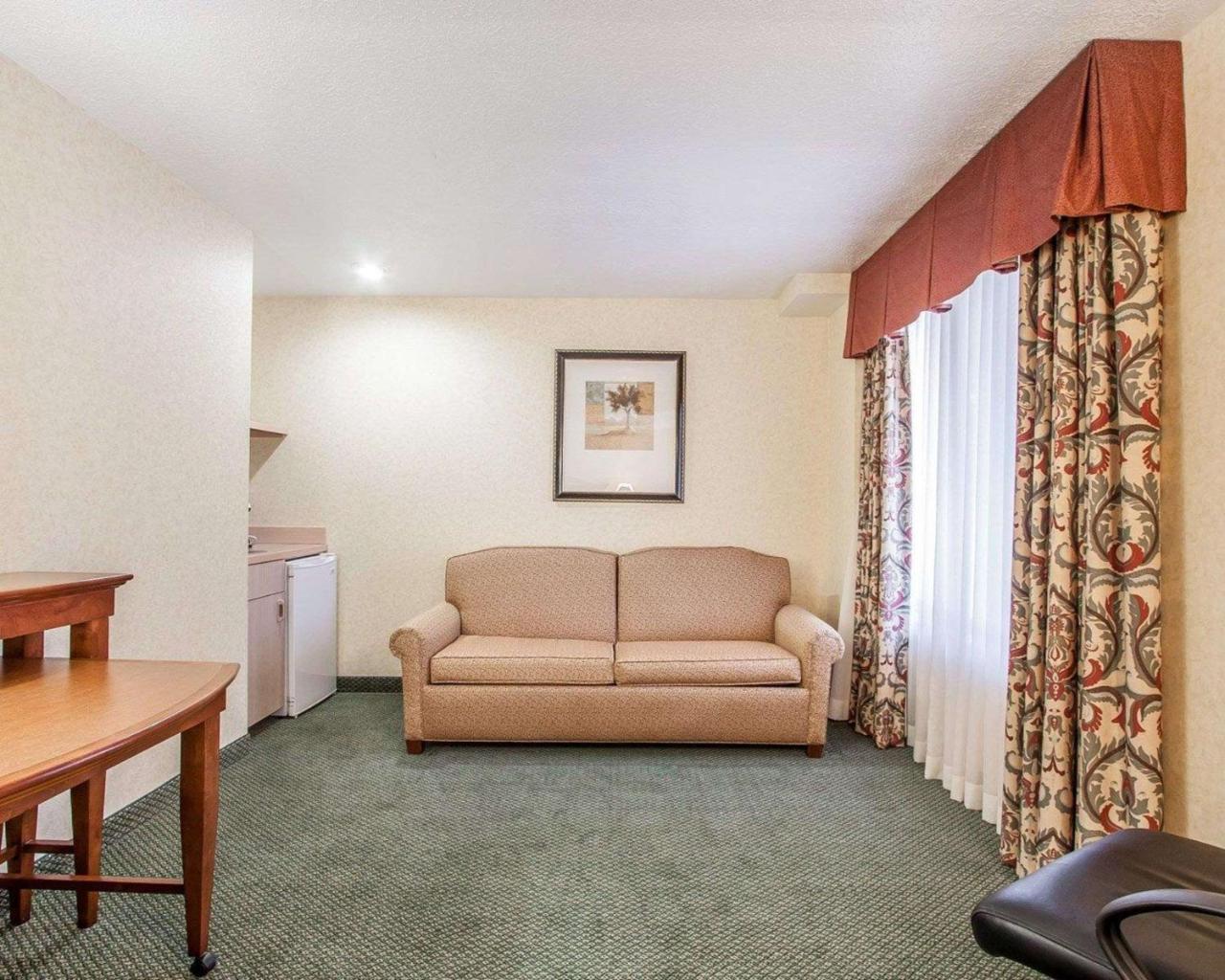 Comfort Inn Conference Center Hillsboro Exteriér fotografie
